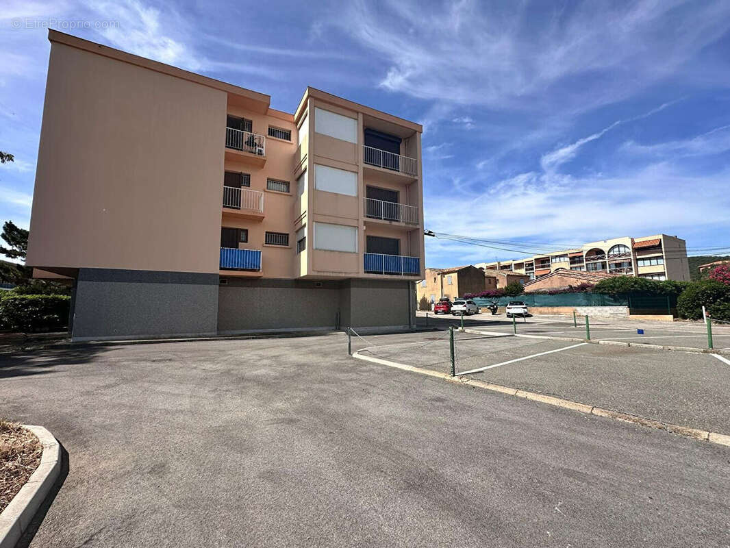 Appartement à BORMES-LES-MIMOSAS