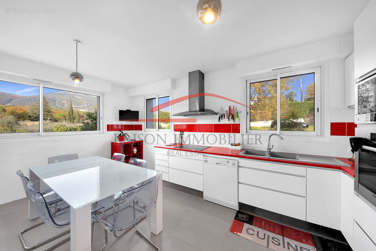 Maison à ROQUEFORT-LES-PINS