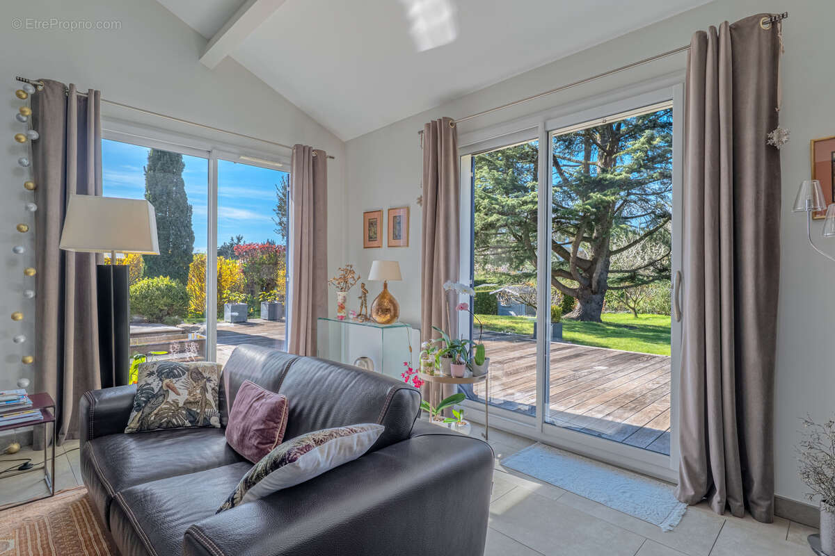 Maison à LA TOUR-DE-SALVAGNY