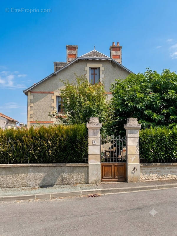 Maison à SAVIGNY-LEVESCAULT