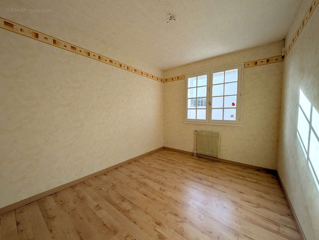 Maison à MONTREUIL-BELLAY