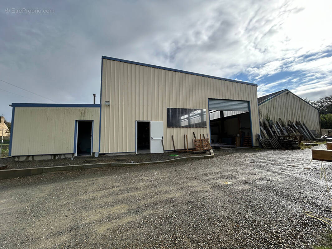 Commerce à SAINT-GERMAIN-EN-COGLES