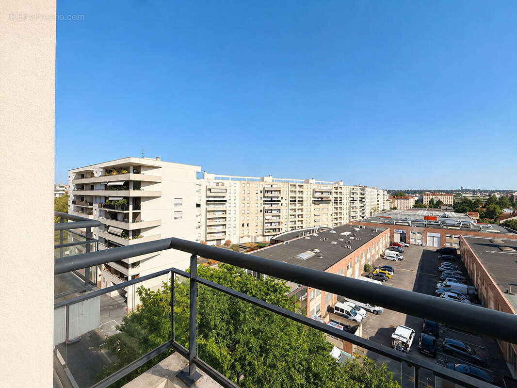 Villeurbanne Gratte-Ciel ? T3 60,10 m² ? Dernier étage avec balcons et garage - photo 2