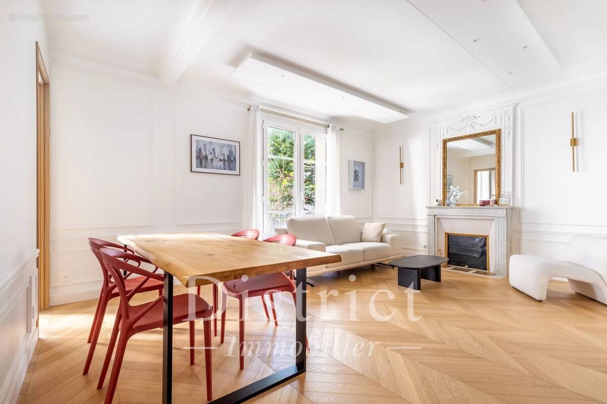 Appartement à PARIS-16E