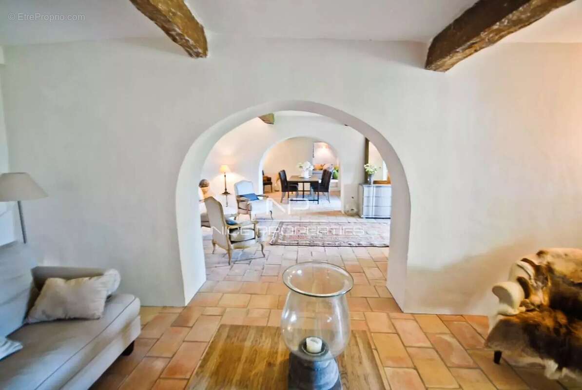 Maison à VALBONNE