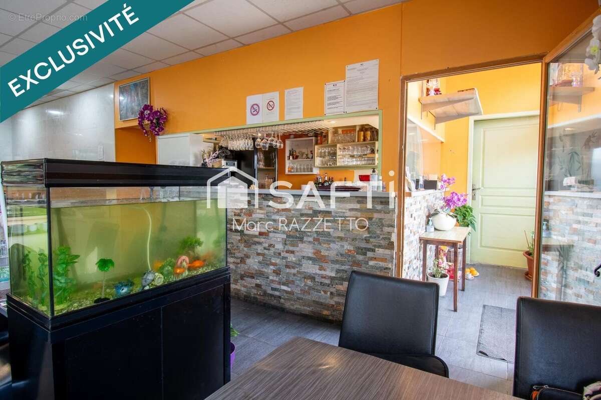 Photo 7 - Commerce à VENELLES