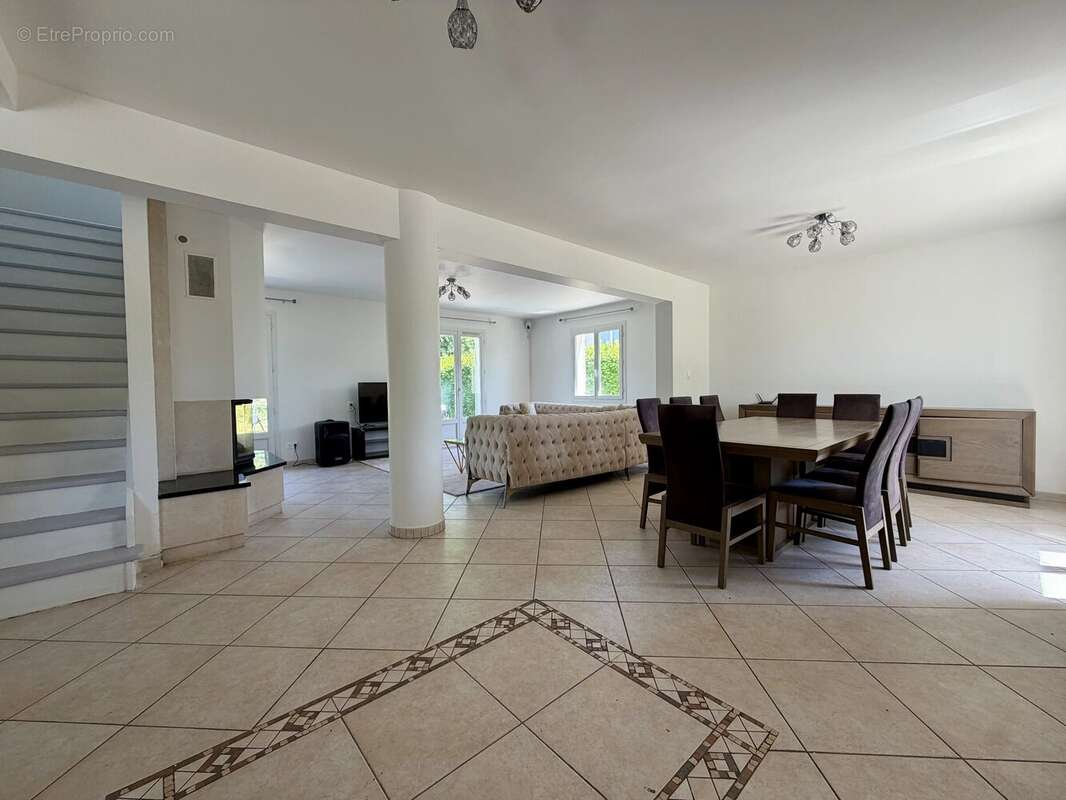 Maison Plateau Est - 7 pièces sur terrain de plus de 1000 m² ! - photo 3