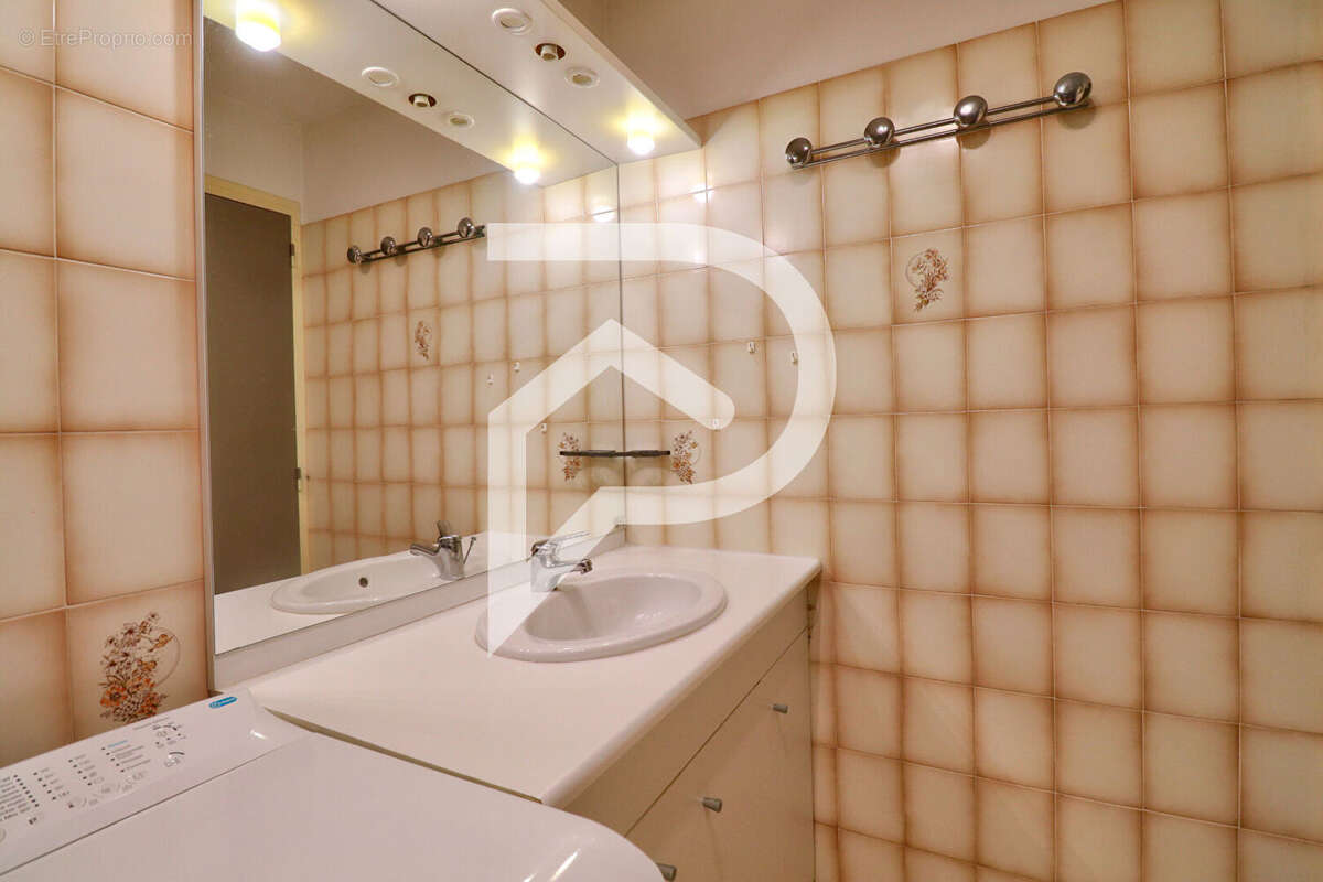 Appartement à GREOUX-LES-BAINS