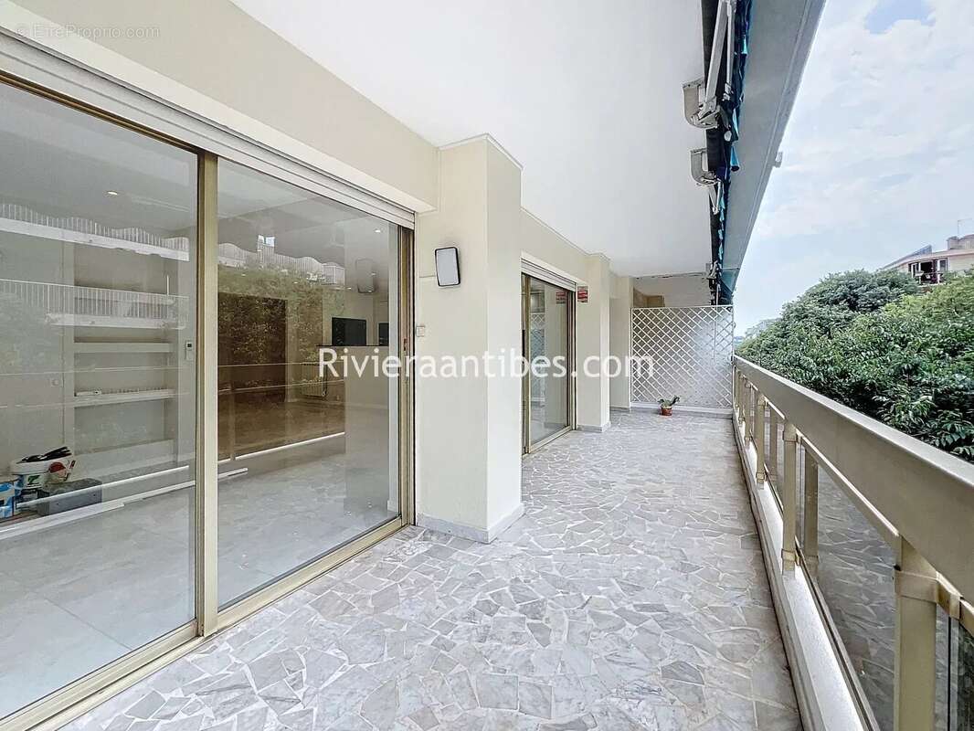 Centre ville  Antibes ,magnifique trois pièces - photo 2