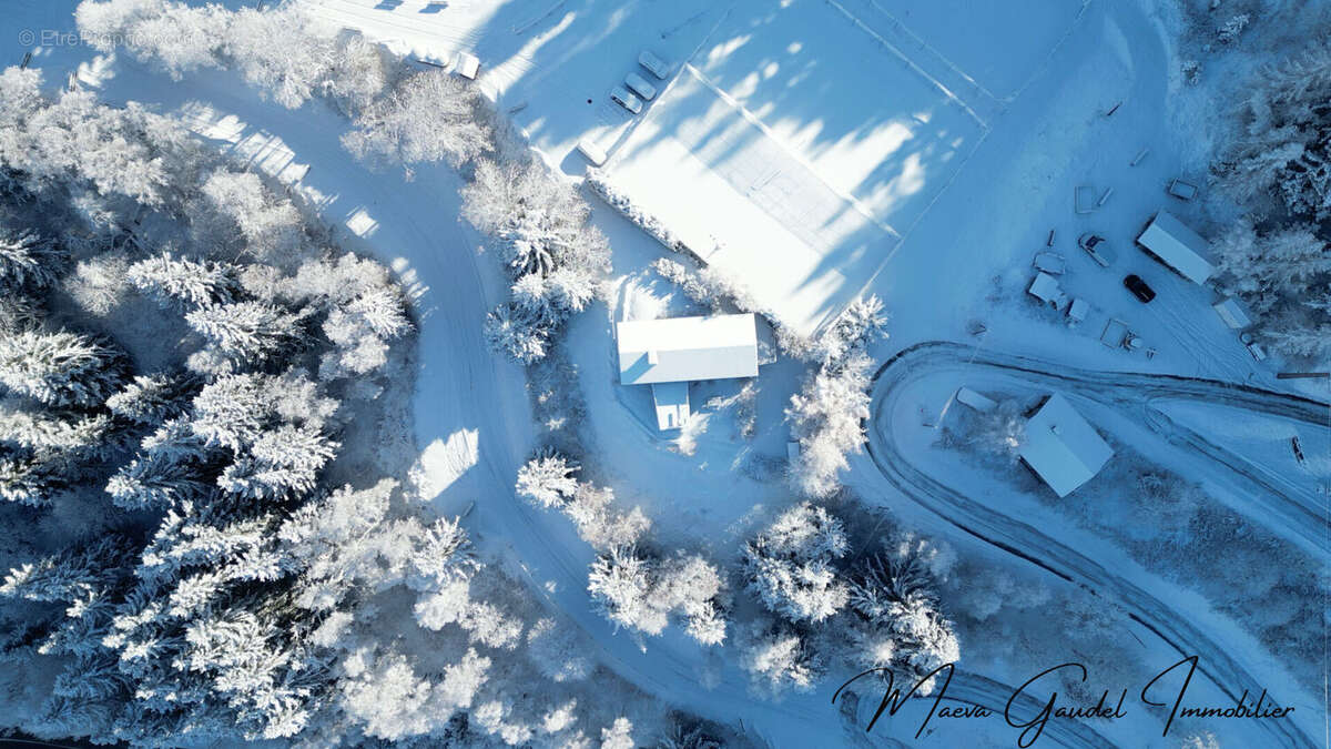 Maison à LES CHAPELLES