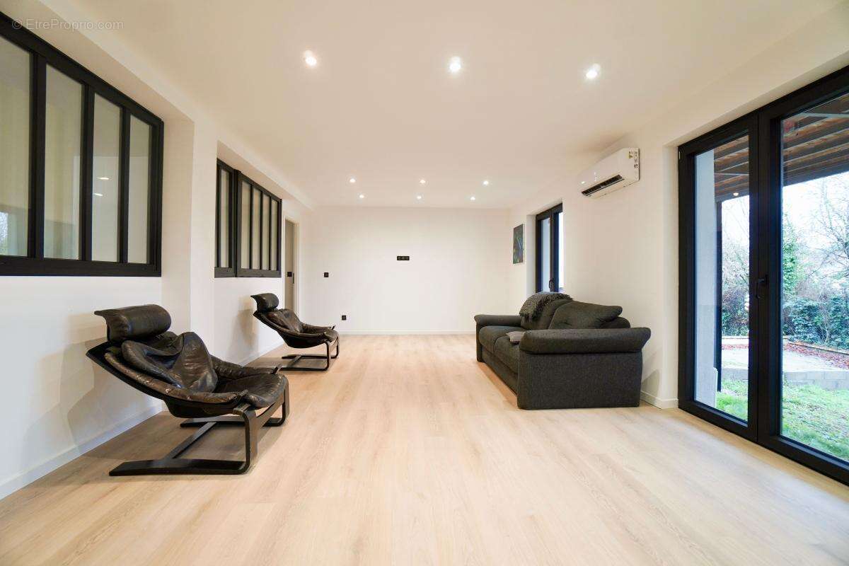 Maison à LAY-SAINT-CHRISTOPHE