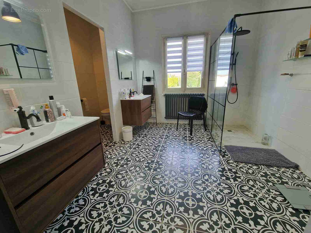 Maison d'architecte sur grand terrain avec piscine - photo 17