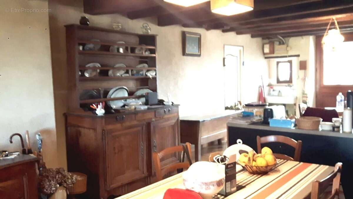 Maison et granges, et maison à rénover, avec environ  3,8 hectares de terrain - photo 6