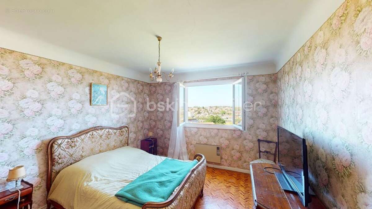 A Saint Jean de Luz, Maison 5 ch + T3 et terrain 1700 m2 divisible - vue océan et montagnes - photo 12