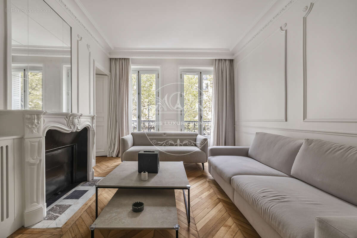 Appartement à PARIS-7E