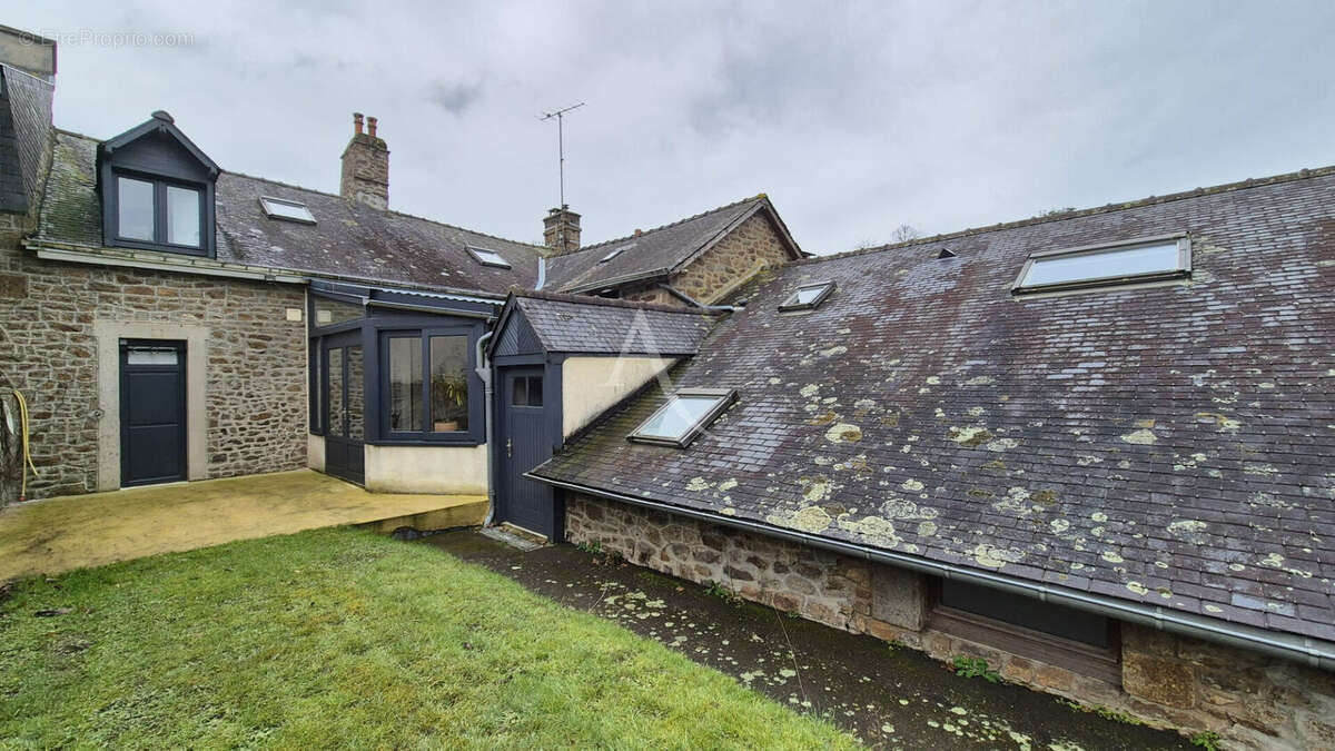 Maison à AMBRIERES-LES-VALLEES