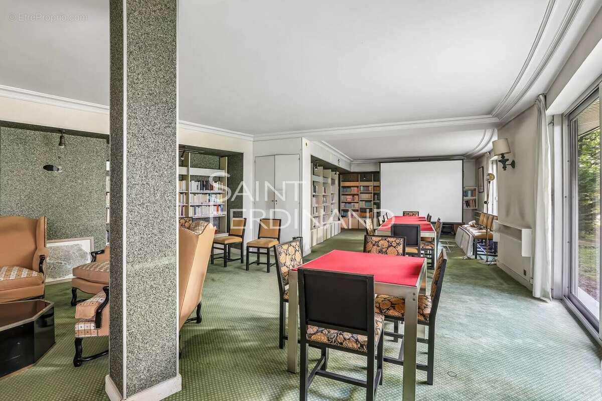 Neuilly Mairie - photo 6