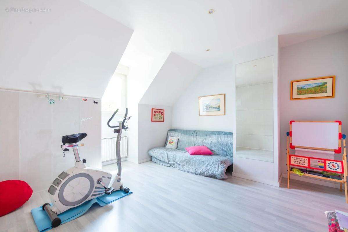 Maison de 8 pièces de 180 m² à Jambville - photo 12