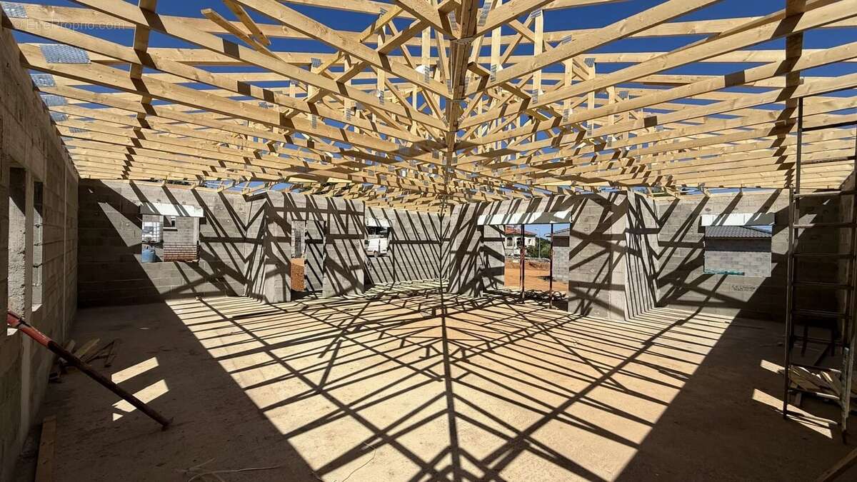 Maison à SANTA-LUCIA-DI-MORIANI