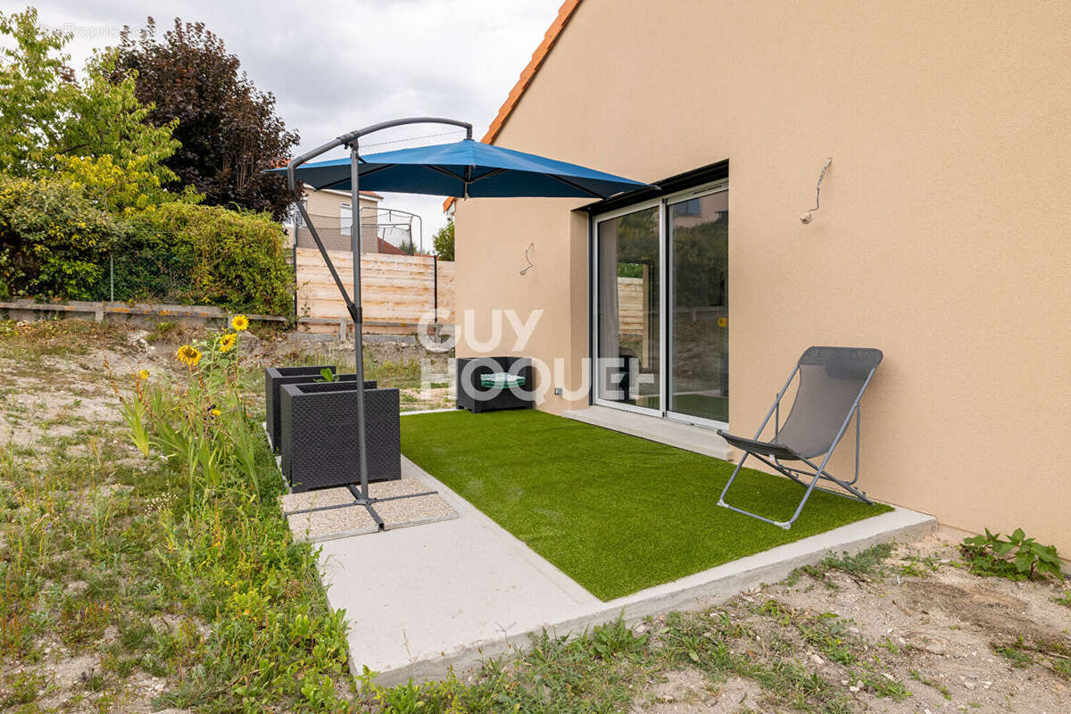 Maison à PESSAT-VILLENEUVE