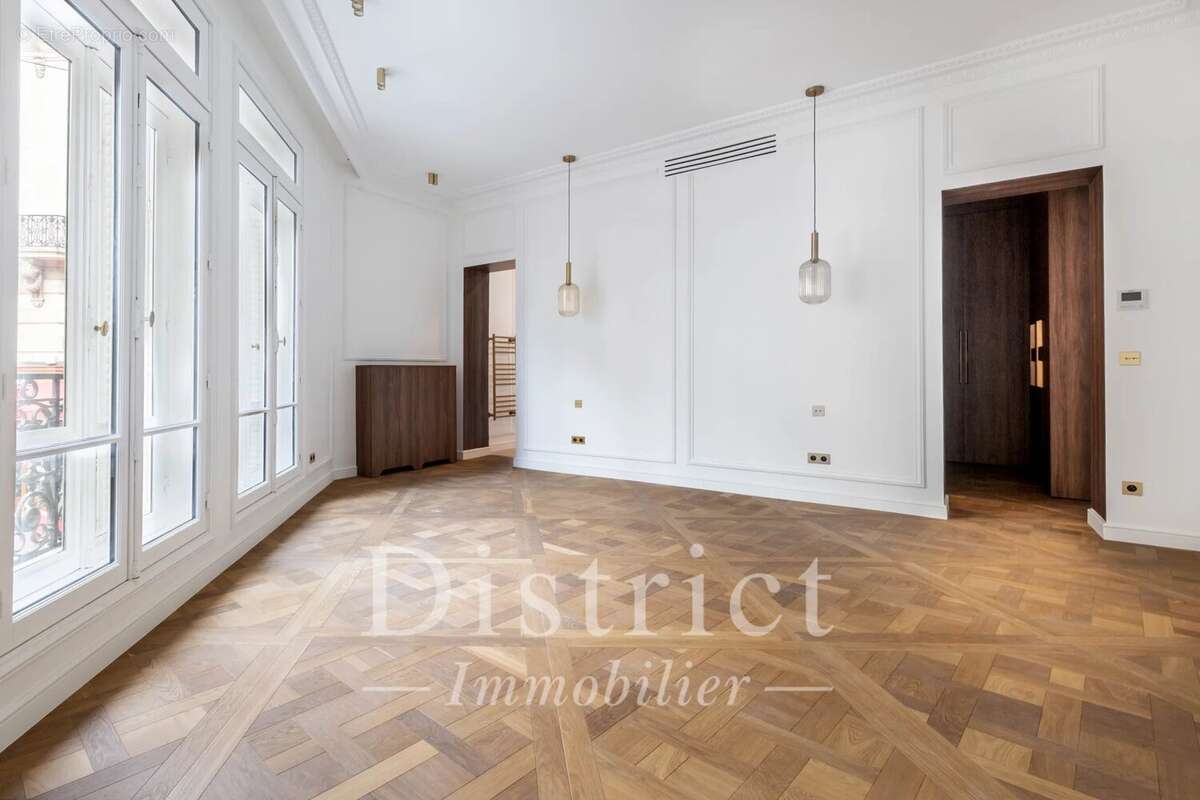 Appartement à PARIS-8E