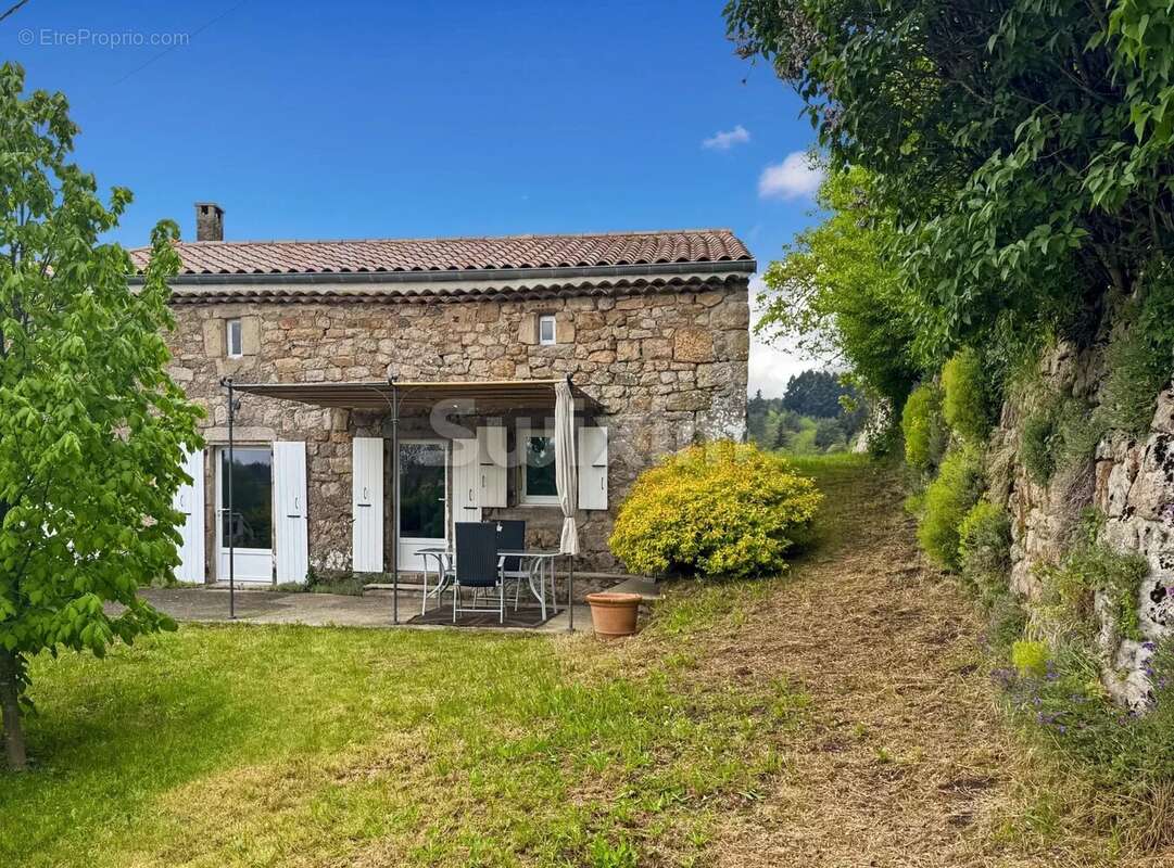 Maison à SAINT-APOLLINAIRE-DE-RIAS