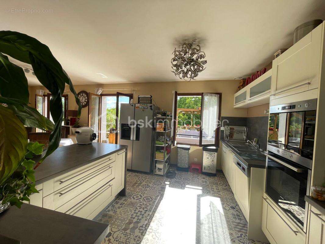 Maison à BRIARRES-SUR-ESSONNE