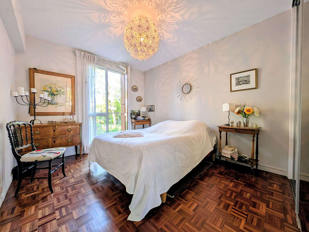 MAISONS-LAFFITTE - Appartement 4 pièces de 80 M² + balcons + cave + séchoir + parking extérieur - photo 8
