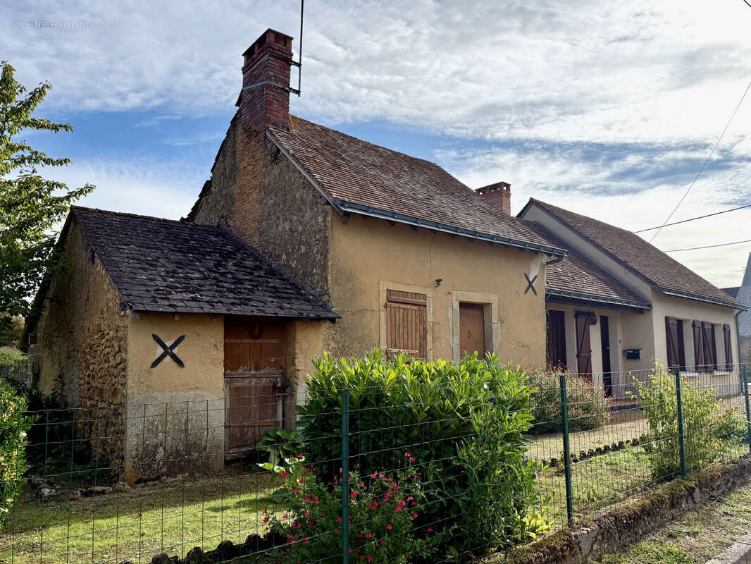 Maison à MONTIGNE-LES-RAIRIES