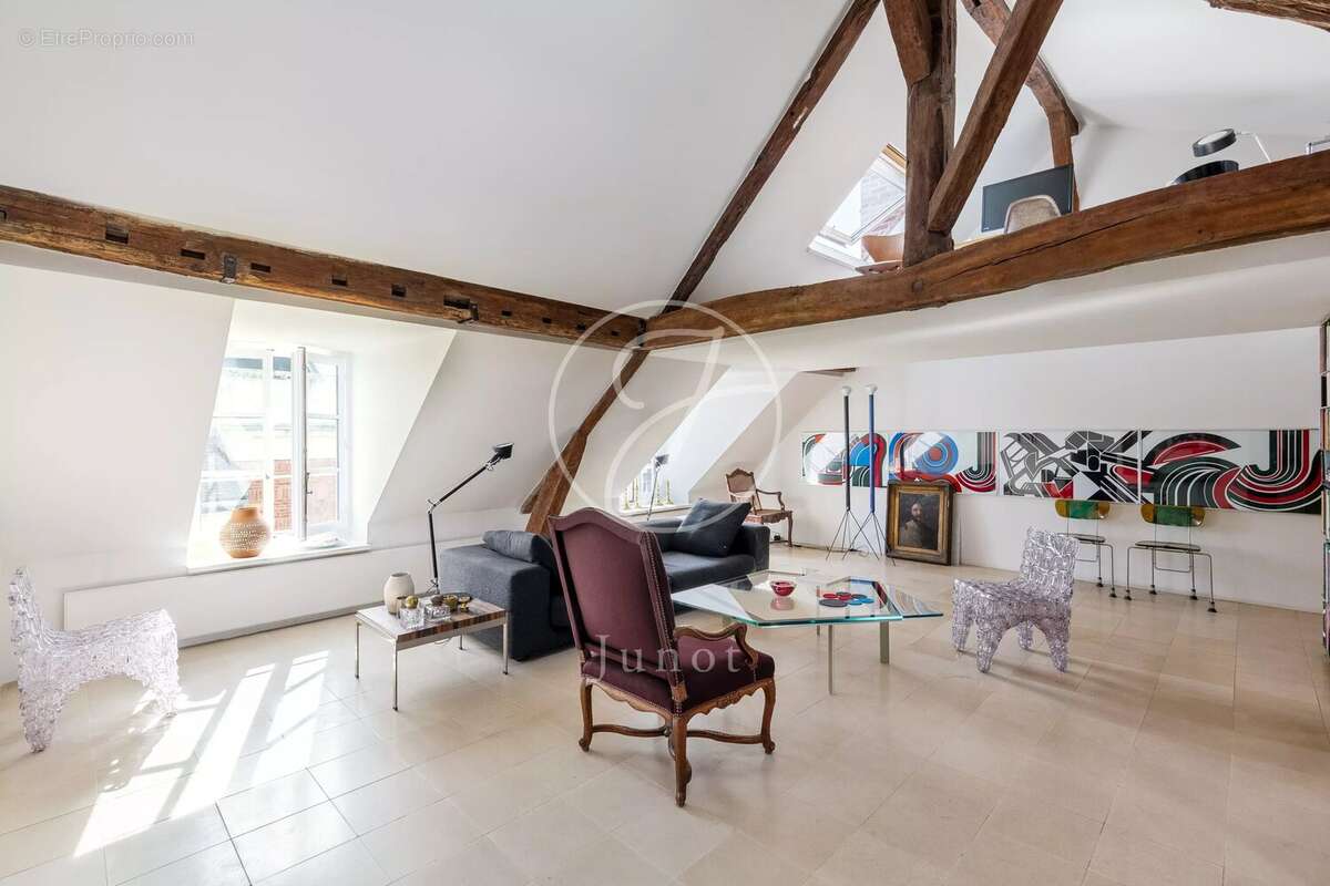 Appartement à PARIS-3E