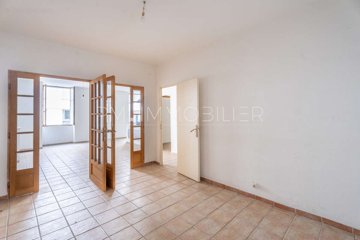 Appartement à MARSEILLE-2E