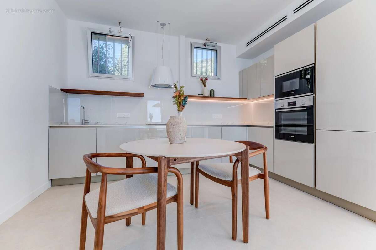 Appartement à EZE