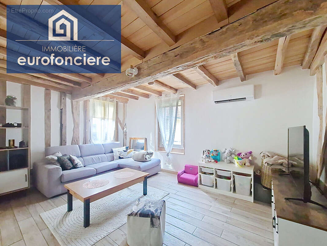 Maison à SAINT-JEAN-DE-BONNEVAL