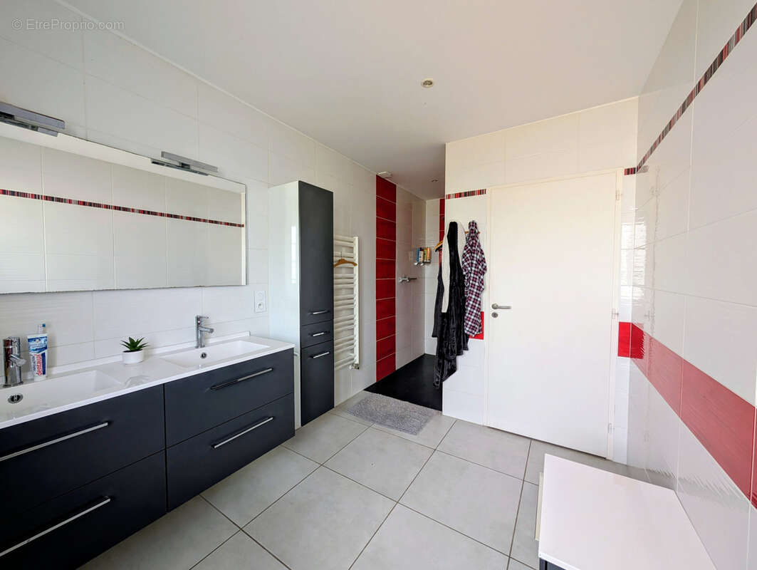 Maison à LES HERBIERS