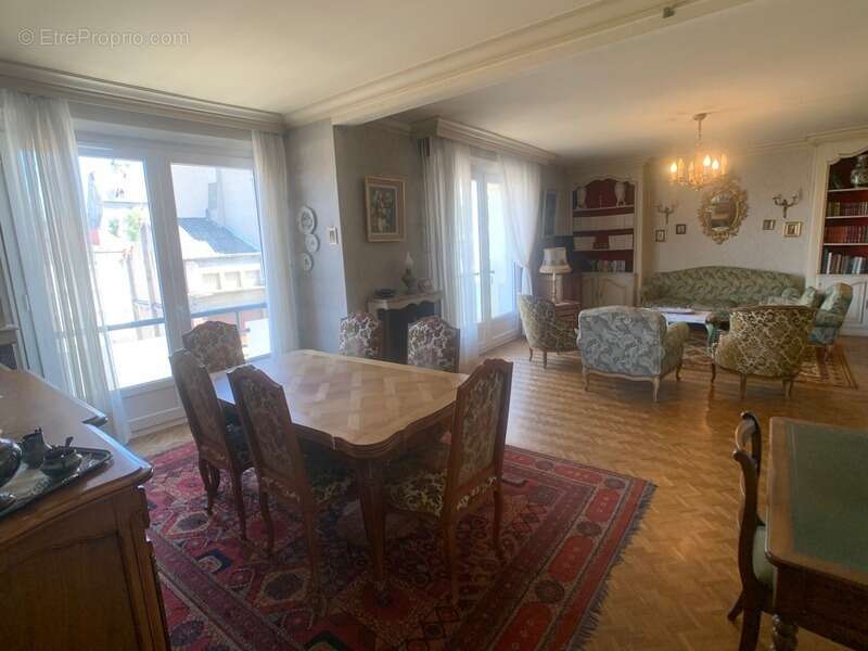Appartement hyper centre Montluçon T5, 3 chambres, avec cave et parking couvert privé - photo 6