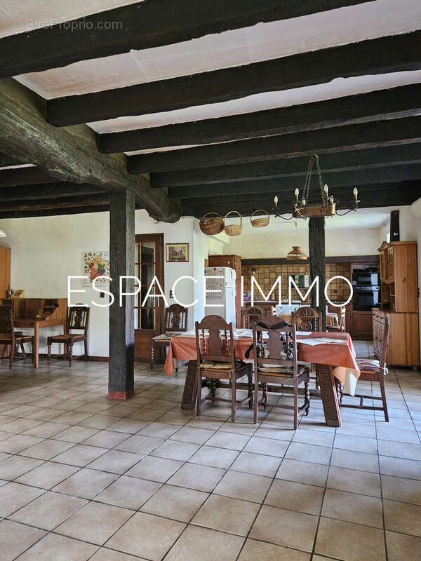 Maison à LIVINHAC-LE-HAUT