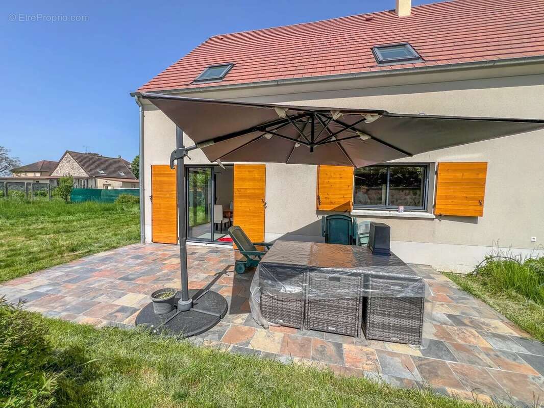 Maison à LE MESNIL-SAINT-DENIS