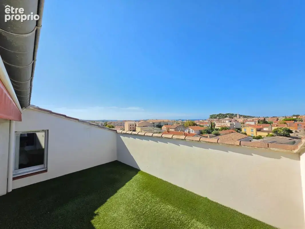 Appartement toit-terrasse avec vue mer a vendre a sanary-sur-mer centre-ville - photo 2