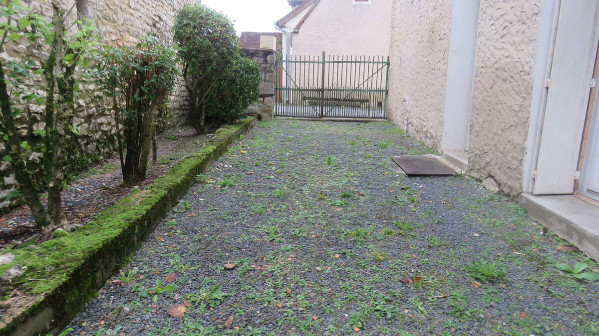 Ensemble immobilier de 2 maisons (en pierres et mitoyennes) avec une grange (en pierres) Secteur SAINT RAPHAEL - photo 5