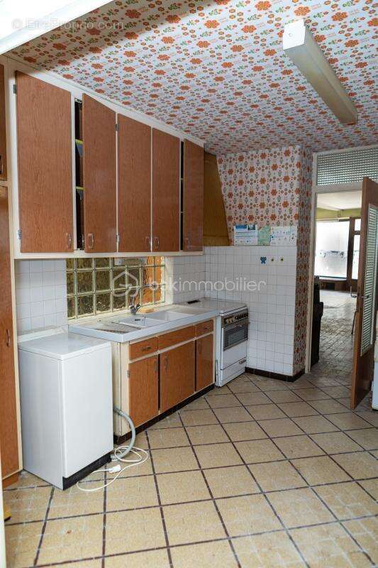 IMMEUBLE / MAISON A RENOVER - possibilité de créer des appartements à louer! - photo 4