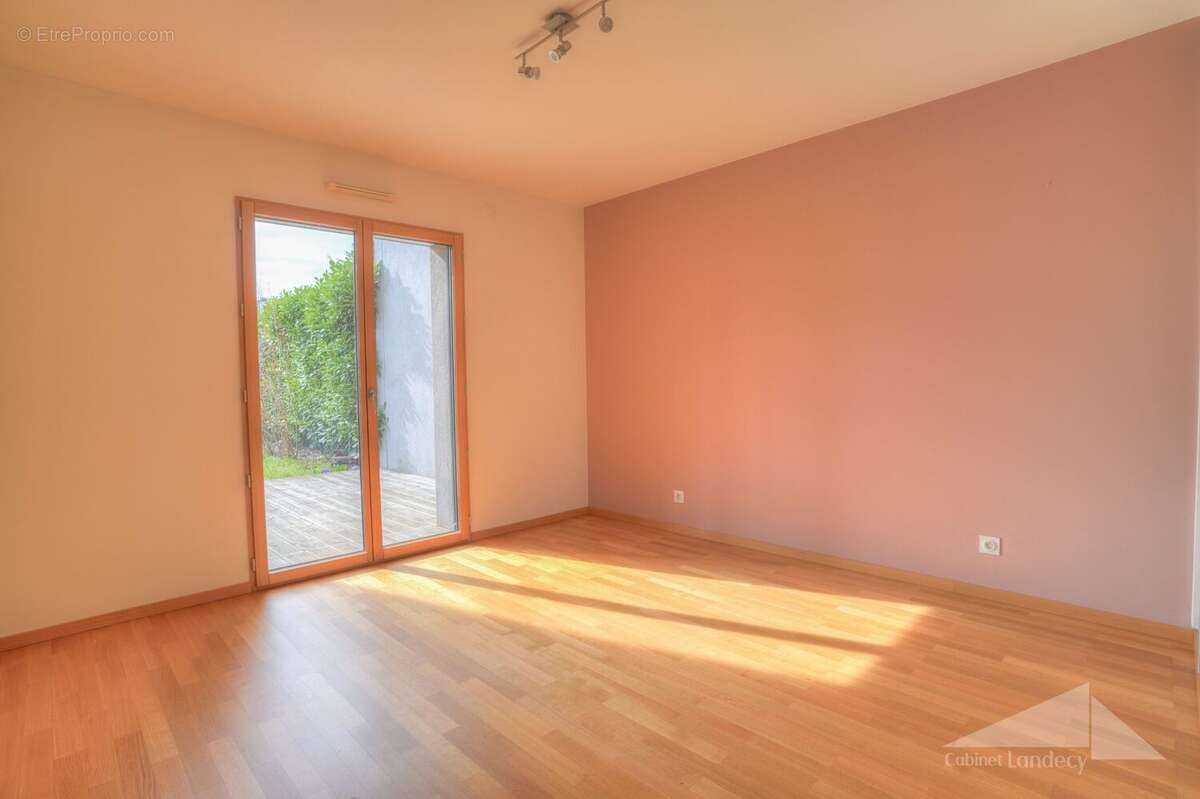 Appartement à PREVESSIN-MOENS