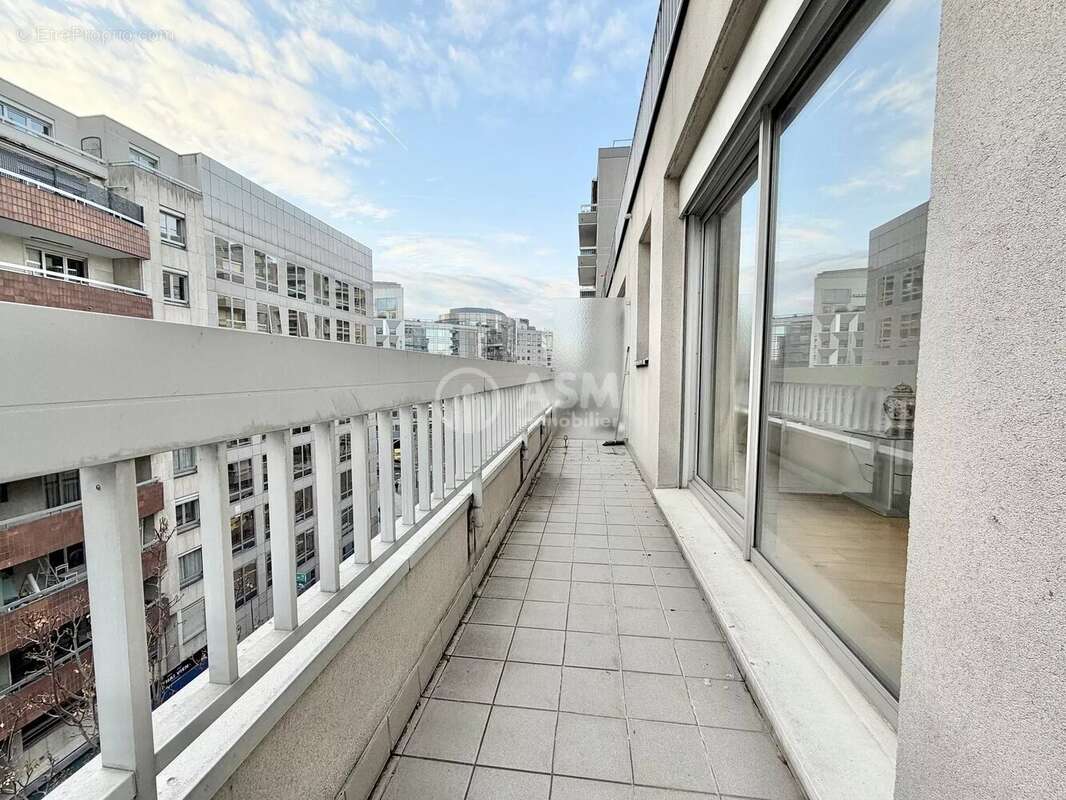 Appartement à COURBEVOIE