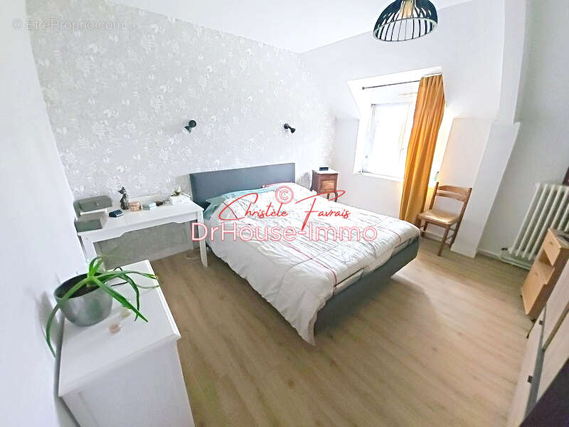 Maison à SAINT-GEORGES-DE-REINTEMBAULT