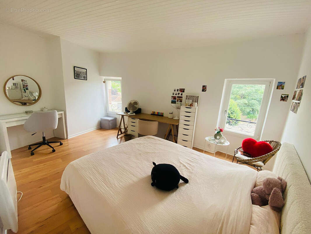 Maison familiale mitoyenne 165 m², 5 chambres, Proche Cahors - photo 6