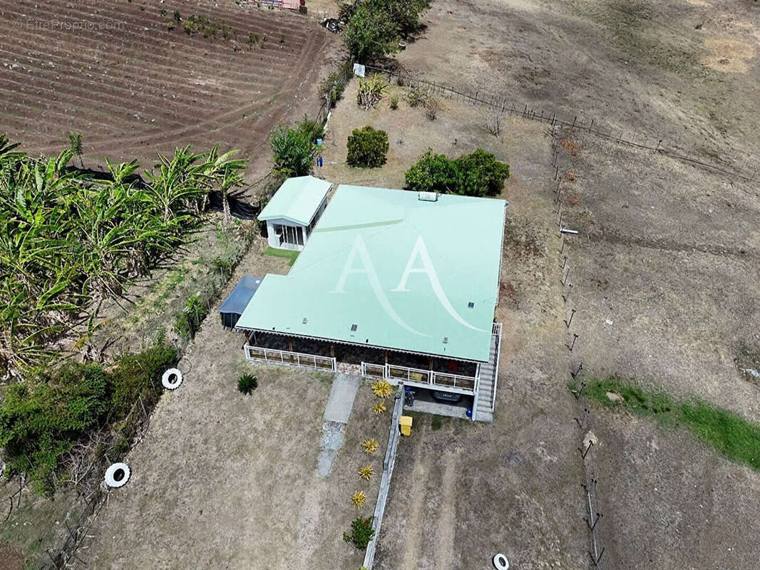 En EXCLUSIVITE: maison T4 + dépendance avec piscine au VAUCLIN. - photo 13