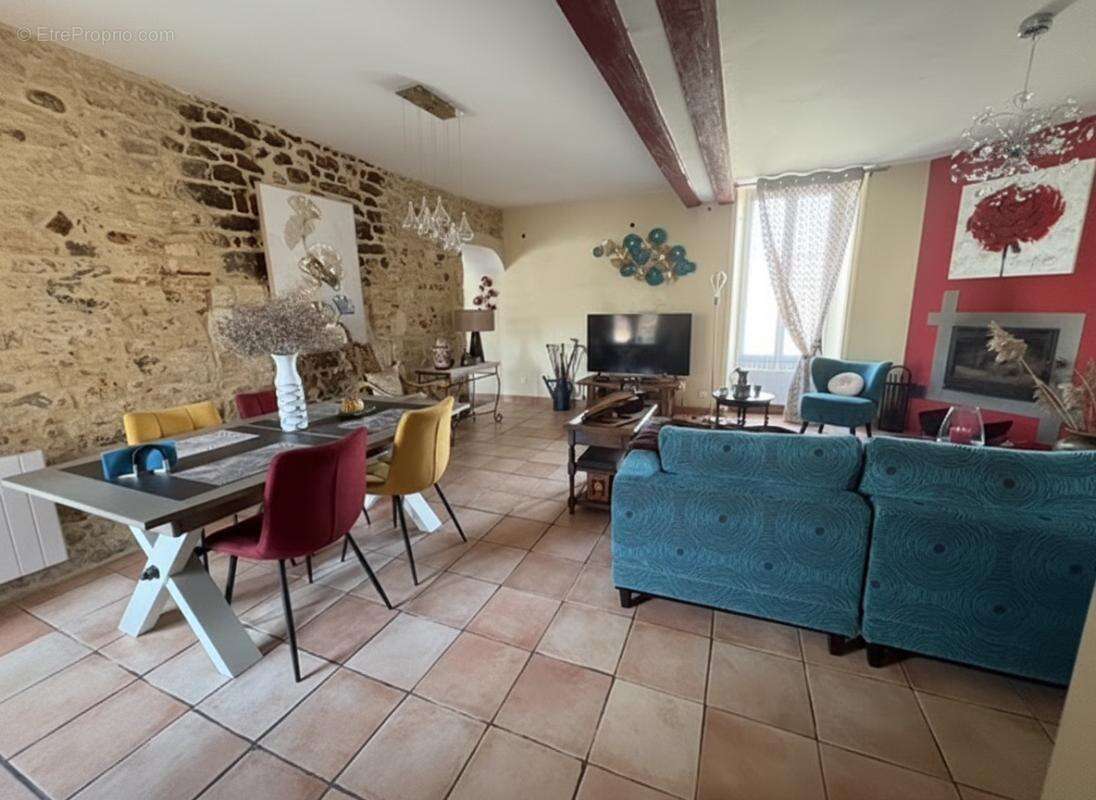 Maison à CHAILLEVETTE