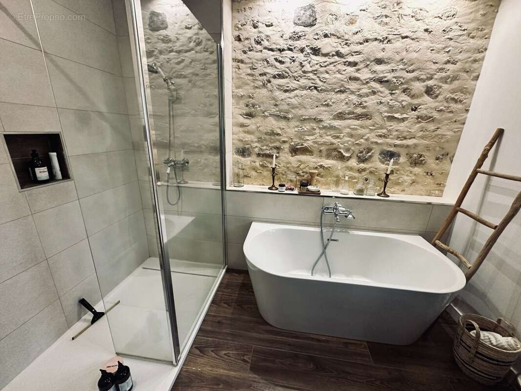 Maison à LA CHAPELLE-LA-REINE