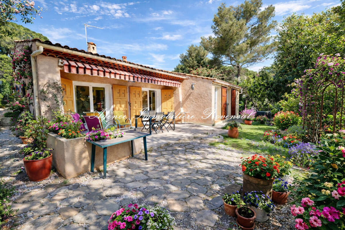 Maison à LES ISSAMBRES