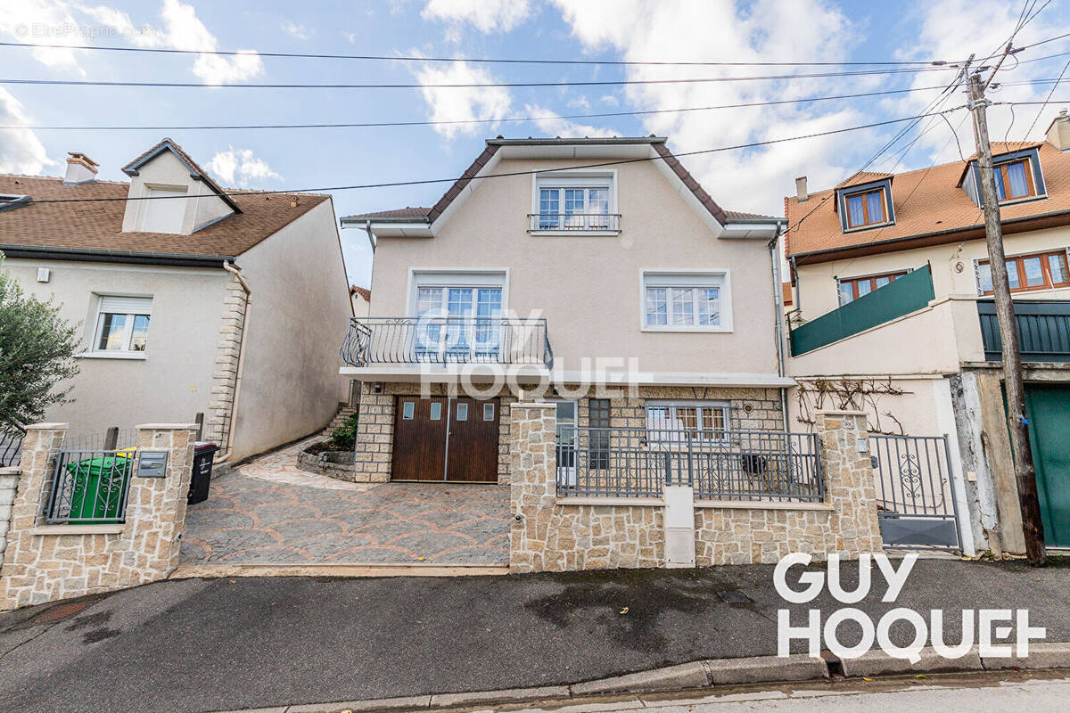 Maison à SAVIGNY-SUR-ORGE