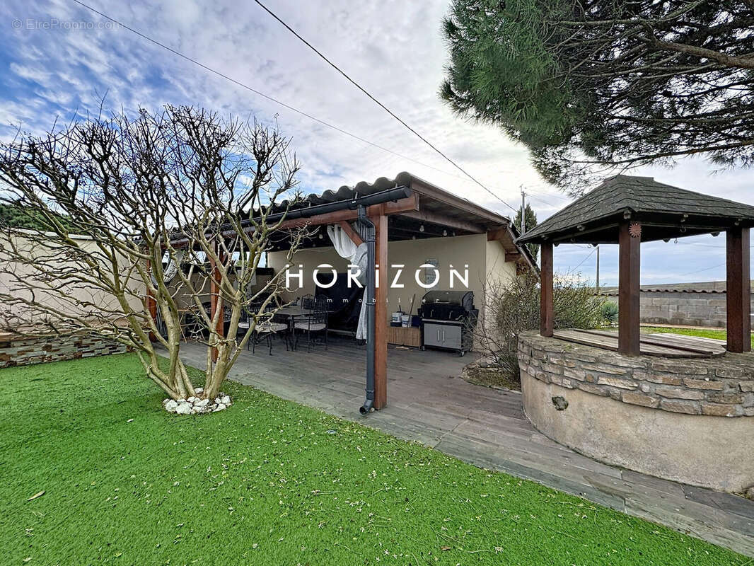 Maison à ROMANECHE-THORINS